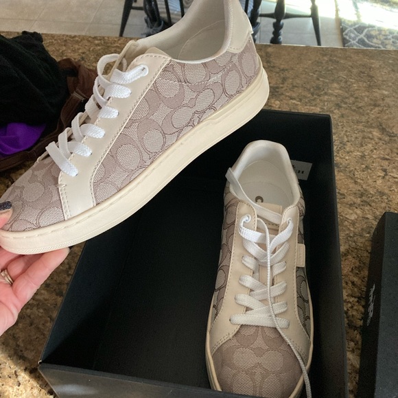 Women’s shoes - Picture 1 of 3